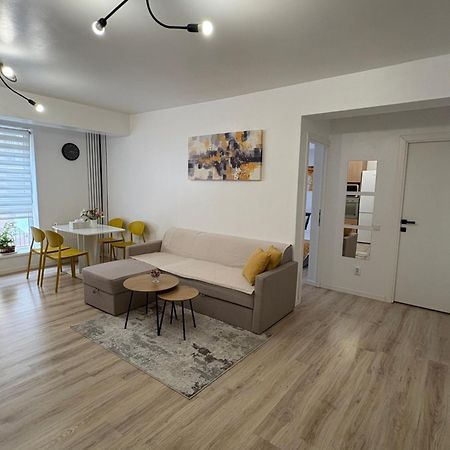 Yellow Apartment Флорешты Экстерьер фото